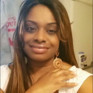 Meet your Posher, Deshena